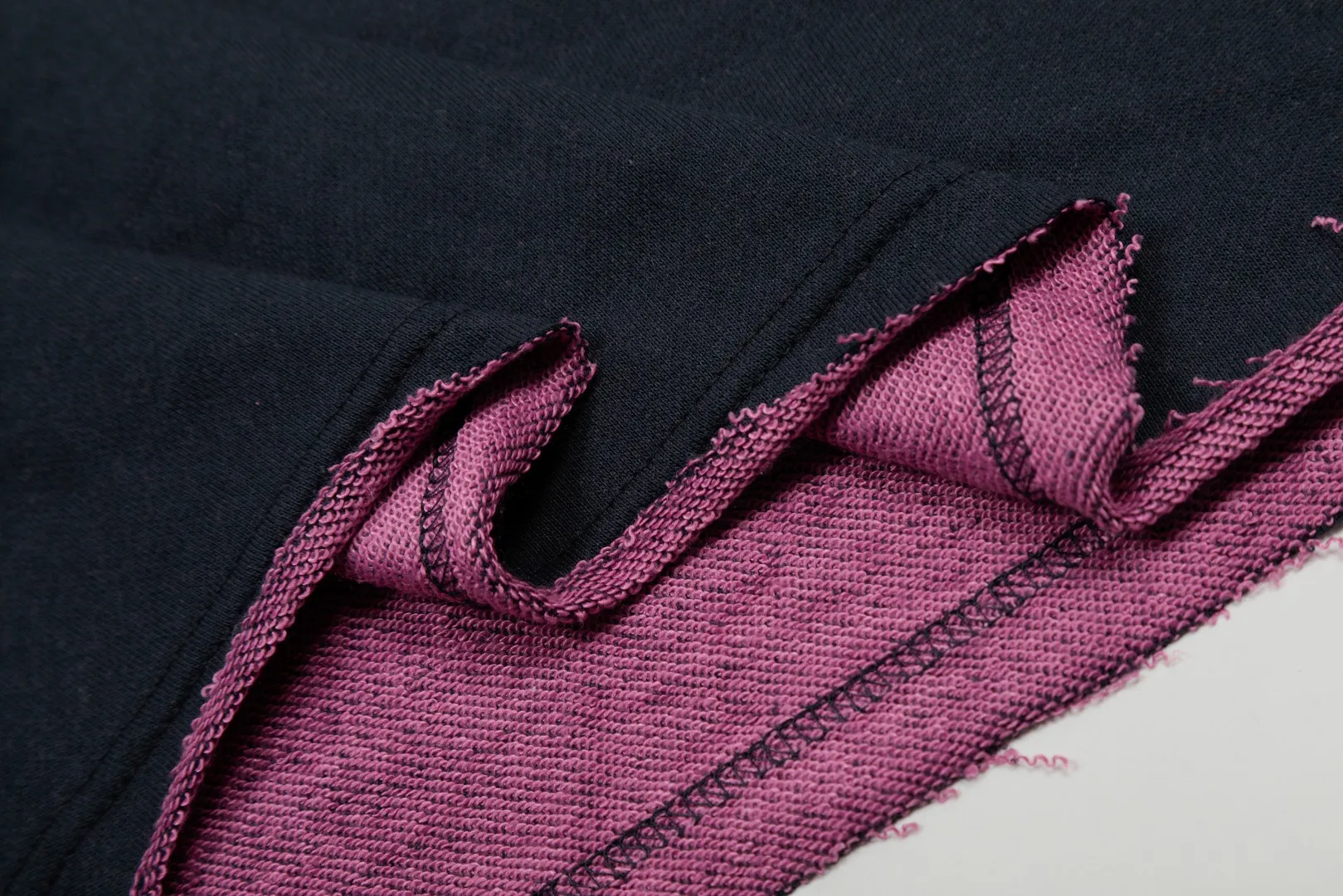 🅿️210 "Top Quality" Style No.: T5011# [Ralph Lauren dual-color pony embroidered logo couple V-neck sweatshirt] ✅Ralph Lauren classic two-color stitching contrasting V-neck terry sweatshirt ✅The version is restored to the original version. The maximum size can be worn up to 170 pounds. Loose, comfortable and stress-free. ✅The upper body is simple and easy to wear. ootd must-have style. Good-looking clothes are never too picky. A must-have in a couple’s wardrobe Size: S-L Color: Mi Xing Navy Gray